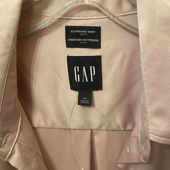 Woman’s Gap brand new with tags satin shirt in beautiful blush colour - Picture 2 of 4